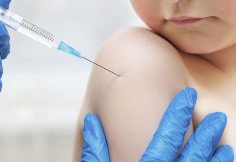 Nên tiêm phòng vaccine ngừa bệnh thủy đậu cho trẻ