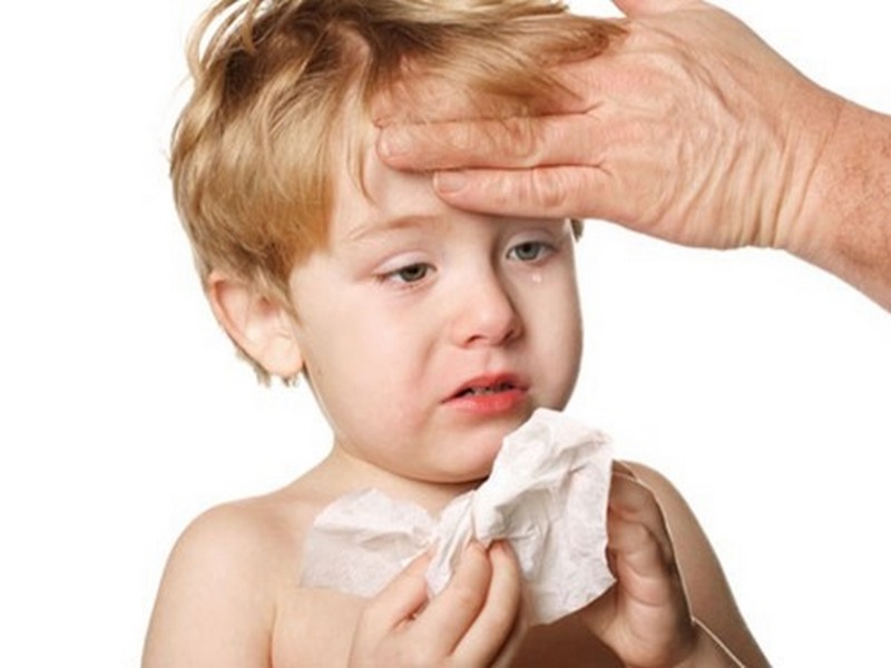 những việc cần làm khi trẻ bị ho sốt sổ mũi