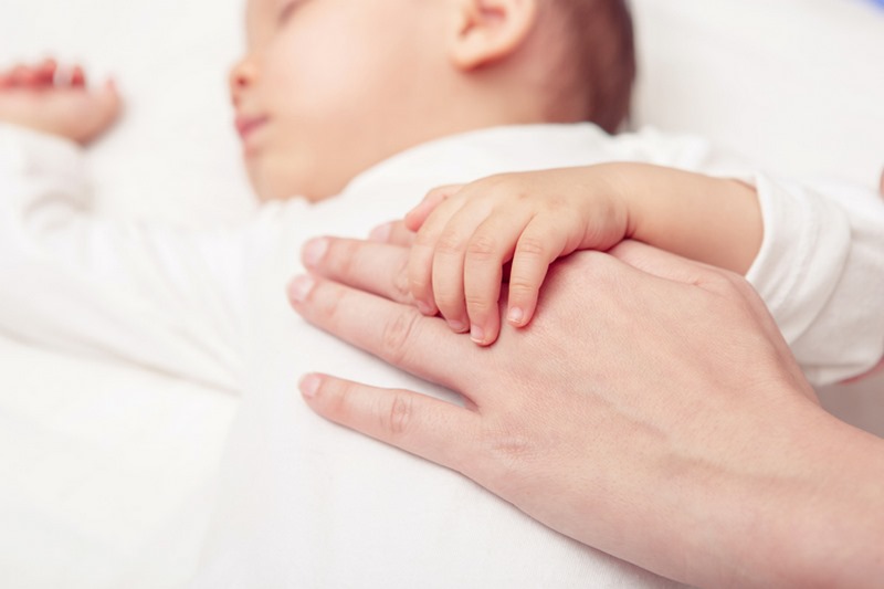 Trẻ sơ sinh bị ho sổ mũi nhưng không sốt có thể do viêm tiểu phế quản