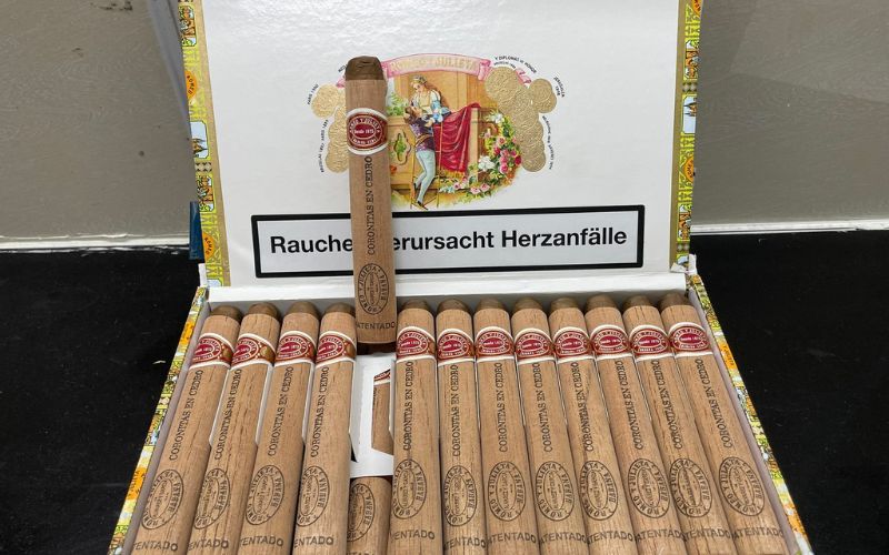 Romeo Y Julieta Coronitas en Cedros